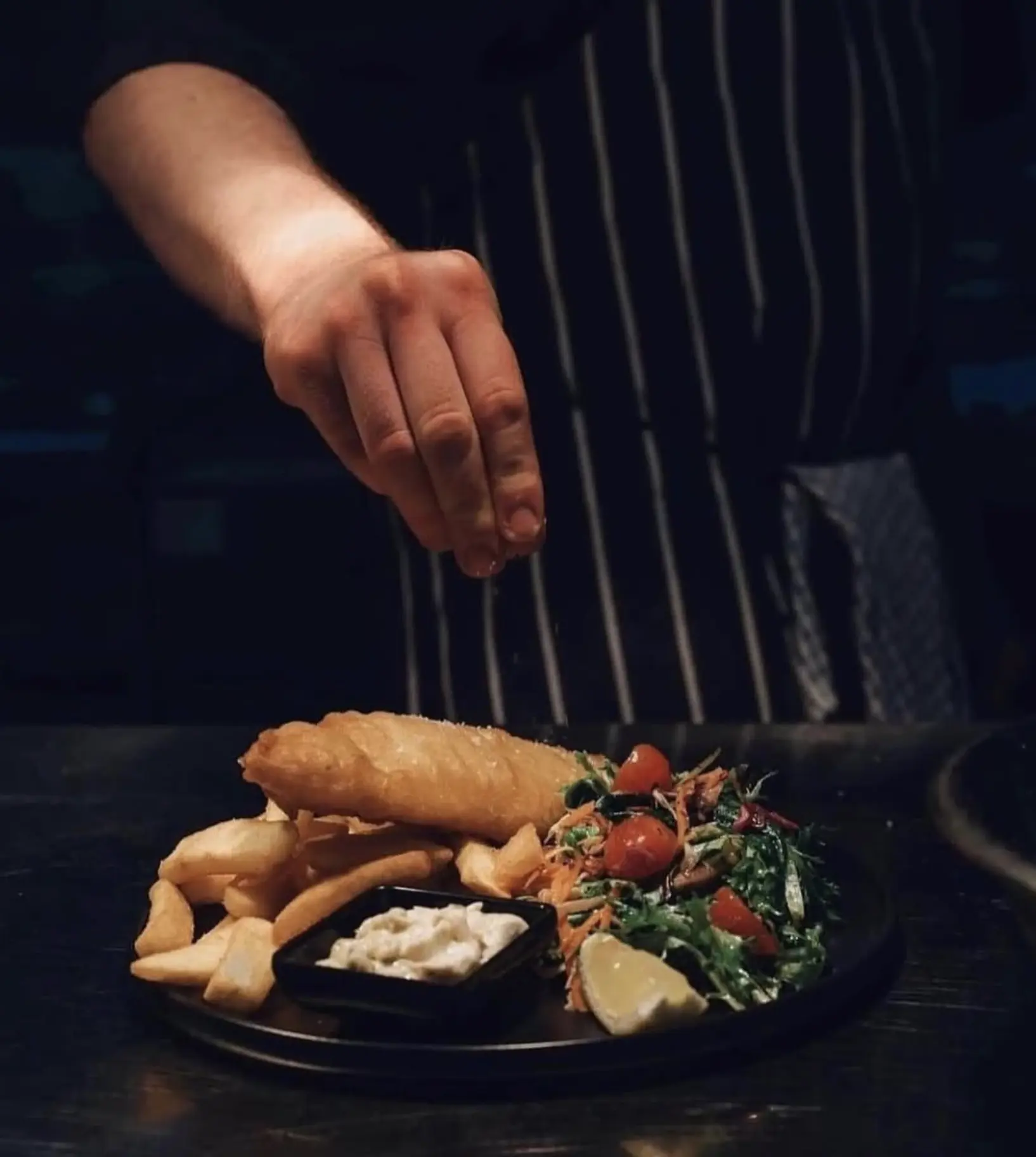 An Honest Pub for Hungry Beachgoers